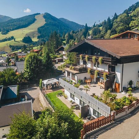 Pension Vier Jahreszeiten Saalbach Exterior foto