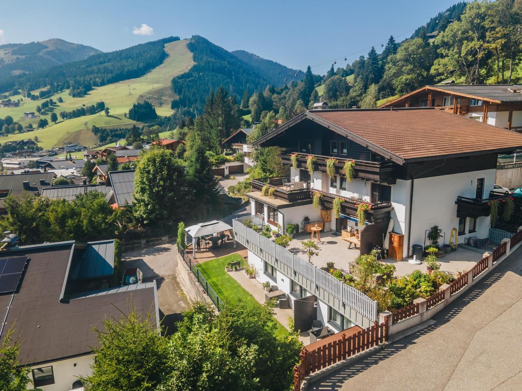 Pension Vier Jahreszeiten Saalbach Exterior foto